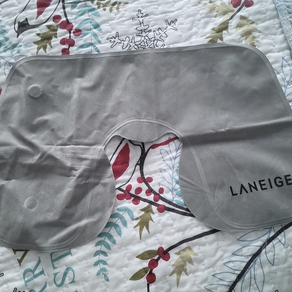 ($6 Add-on) Laneige Inflatable Travel Pillow